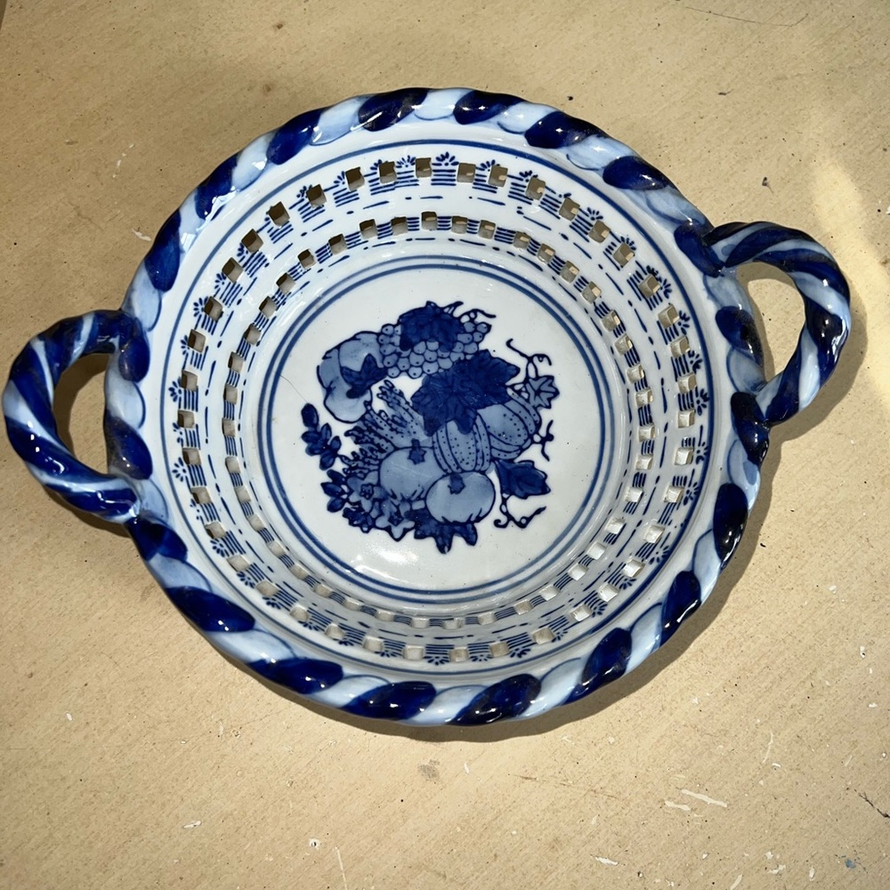 Blue and white ceramic bowl